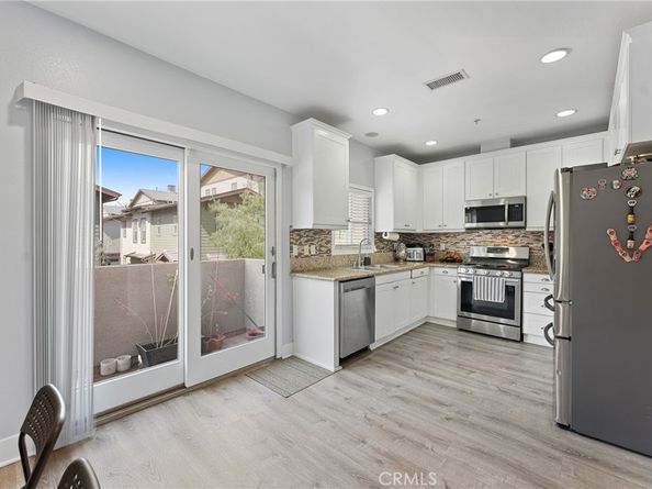 707 S Azusa Avenue B, Azusa CA 91702