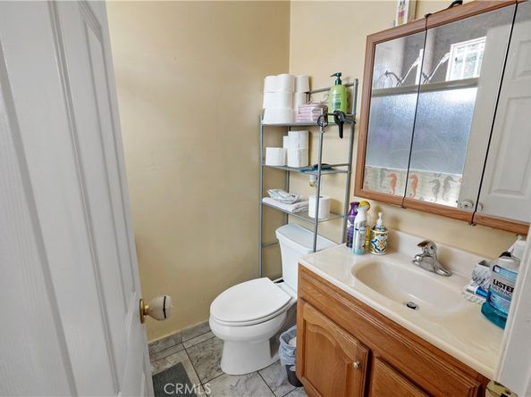 2546 S Bronson Avenue, Los Angeles CA 90018