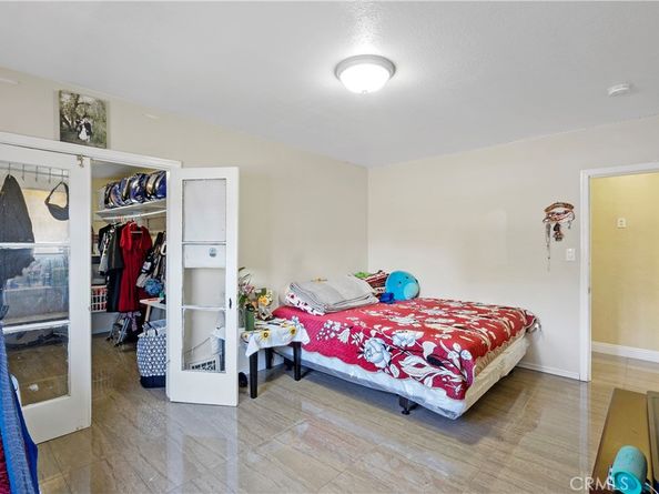 2546 S Bronson Avenue, Los Angeles CA 90018