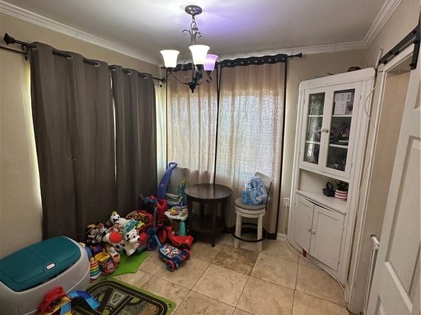 6674 Easton, East Los Angeles CA 90022