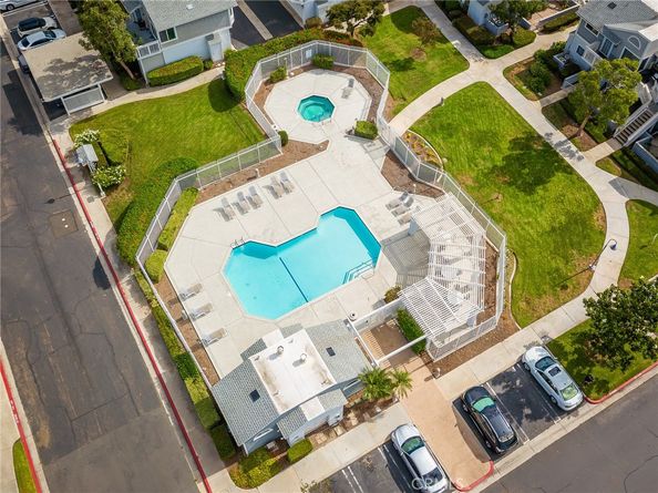 73 Huntington 322, Irvine CA 92620