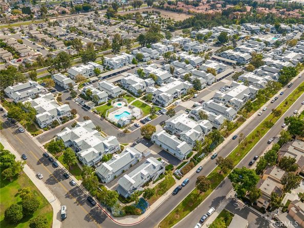 73 Huntington 322, Irvine CA 92620