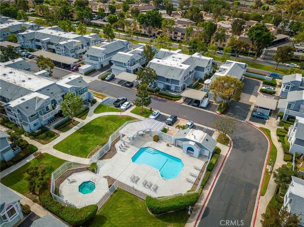 73 Huntington 322, Irvine CA 92620