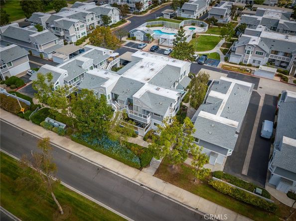 73 Huntington 322, Irvine CA 92620