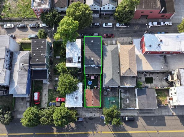 14 Meadow St, Bayonne NJ 07002
