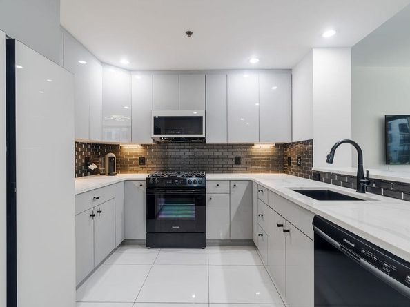 1100 Maxwell Lane 238, Hoboken NJ 07030