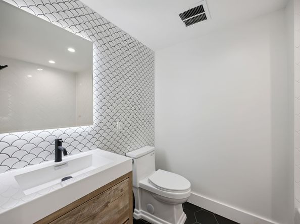203 3rd St 3, Jersey City NJ 07302