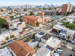 702 8th St, Union City NJ 07087