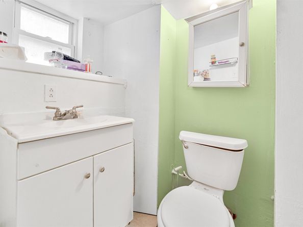 702 8th St, Union City NJ 07087