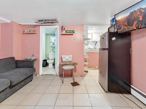 702 8th St, Union City NJ 07087