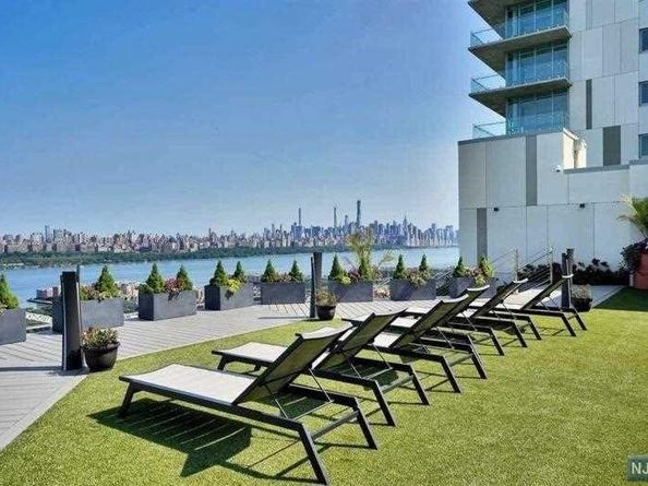 320 Adolphus Ave 815, Cliffside Park NJ 07010