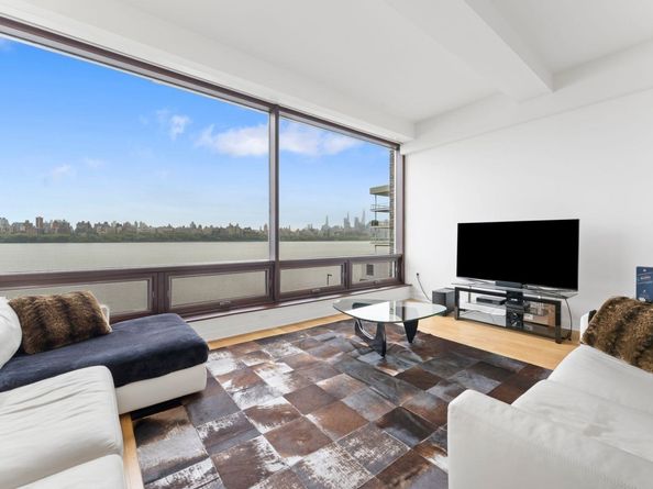 9 Somerset Lane 402, Edgewater NJ 07020