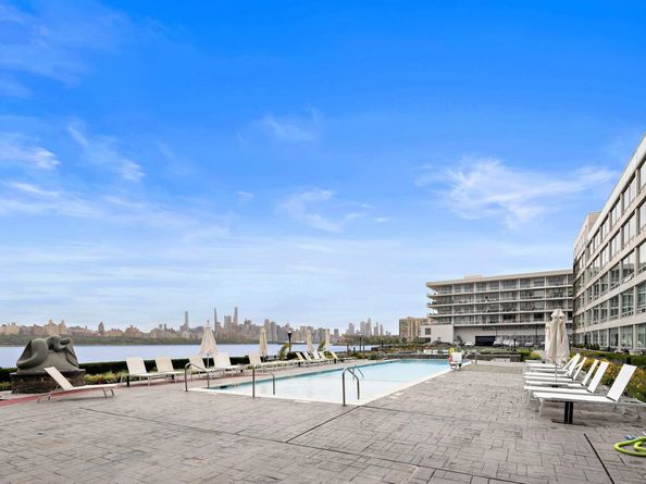 9 Somerset Lane 402, Edgewater NJ 07020