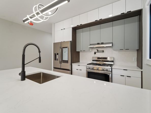 313 Lembeck Ave 1, Jersey City NJ 07305