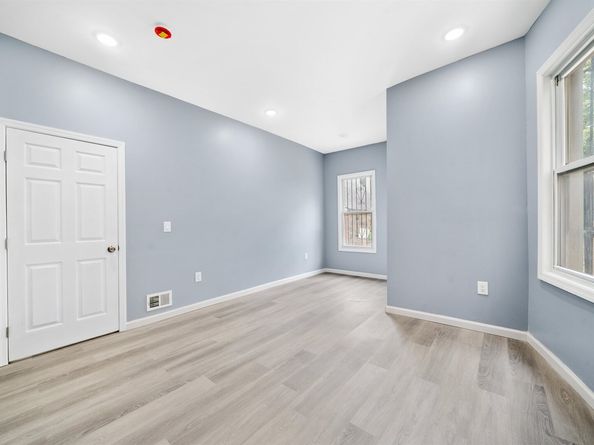 127 Wegman Parkway, Jersey City NJ 07305