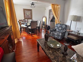 300 Delano Pl