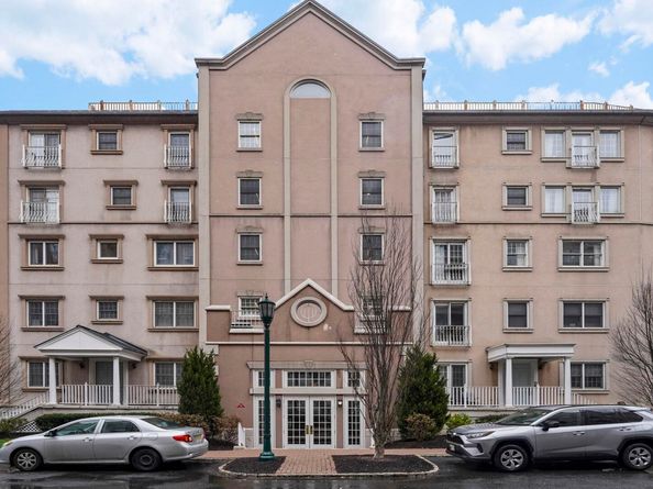 201 Shearwater Ct West 31, Jersey City NJ 07305
