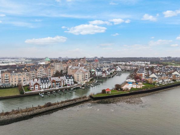 201 Shearwater Ct West 31, Jersey City NJ 07305