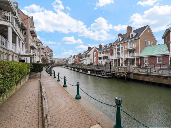 201 Shearwater Ct West 31, Jersey City NJ 07305