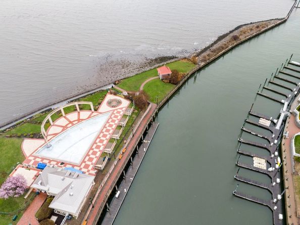 201 Shearwater Ct West 31, Jersey City NJ 07305