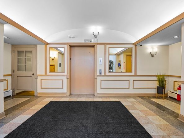201 Shearwater Ct West 31, Jersey City NJ 07305