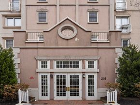 201 Shearwater Ct West 31, Jersey City NJ 07305