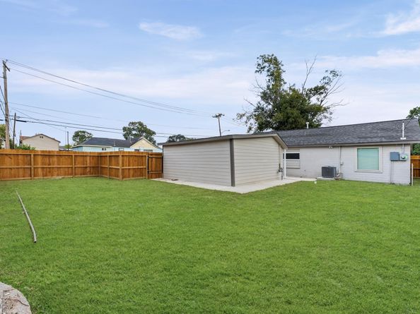 2202 Des Jardines Street, Houston TX 77023