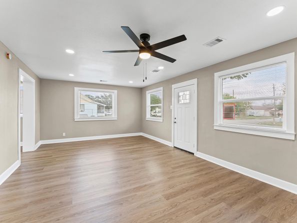 2202 Des Jardines Street, Houston TX 77023