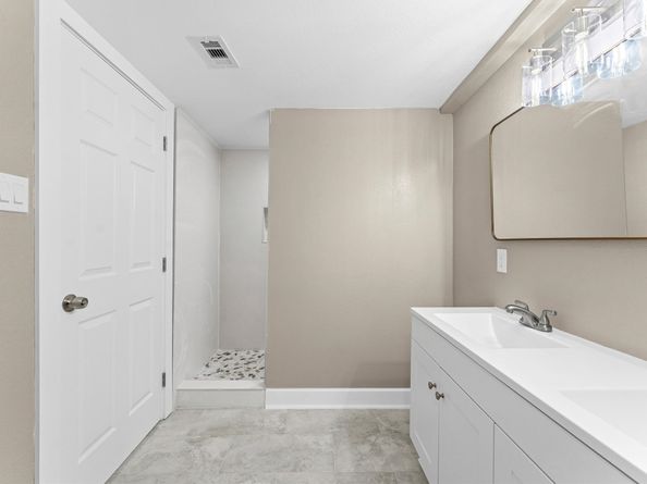 2202 Des Jardines Street, Houston TX 77023