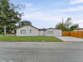 2202 Des Jardines Street, Houston TX 77023