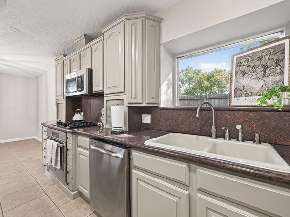 1903 Wingleaf Drive, Houston TX 77084