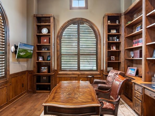 10 Maroon Creek Court, The Woodlands TX 77389