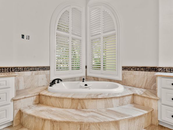 10 Maroon Creek Court, The Woodlands TX 77389