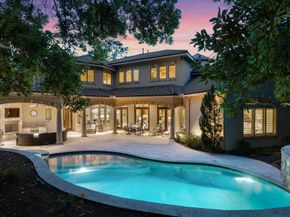 10 Maroon Creek Court, The Woodlands TX 77389