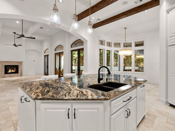 10 Maroon Creek Court, The Woodlands TX 77389