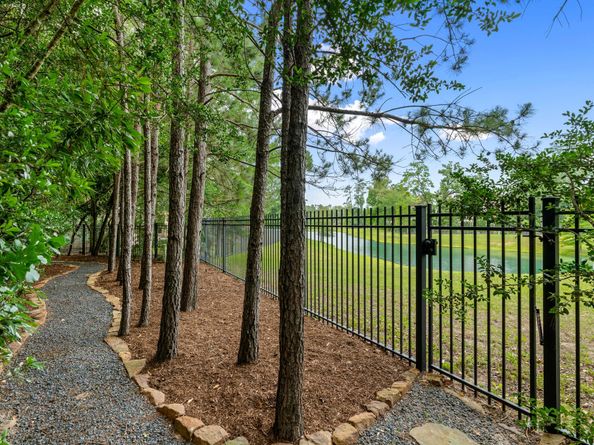 10 Maroon Creek Court, The Woodlands TX 77389