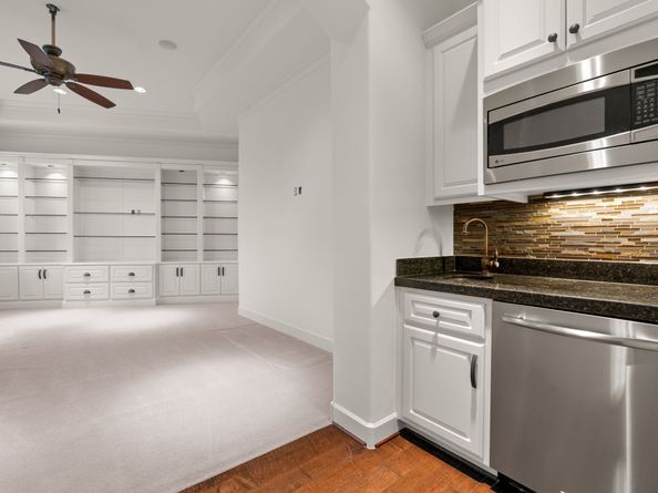 10 Maroon Creek Court, The Woodlands TX 77389