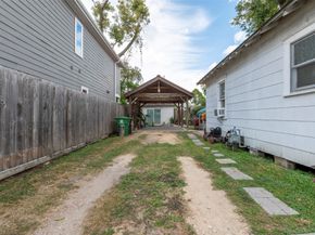 121 E 32nd Street, Houston TX 77018