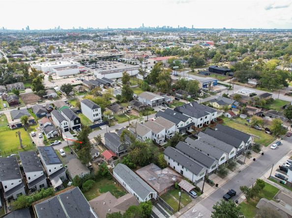 121 E 32nd Street, Houston TX 77018