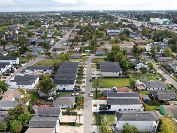 121 E 32nd Street, Houston TX 77018