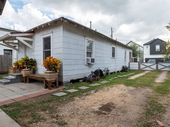 121 E 32nd Street, Houston TX 77018