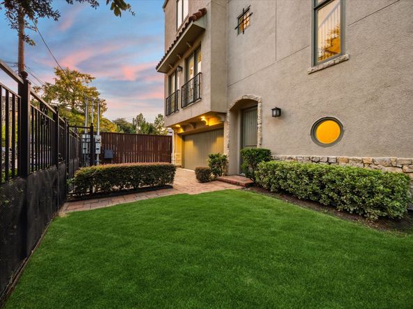 2006 Helena Street, Houston TX 77002