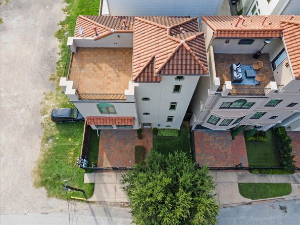 2006 Helena Street, Houston TX 77002