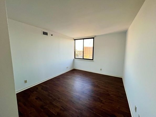 3525 Sage Road 704, Houston TX 77056