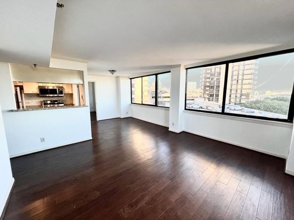 3525 Sage Road 704, Houston TX 77056