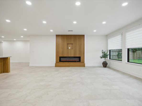 1423 Mapleton Drive, Houston TX 77043