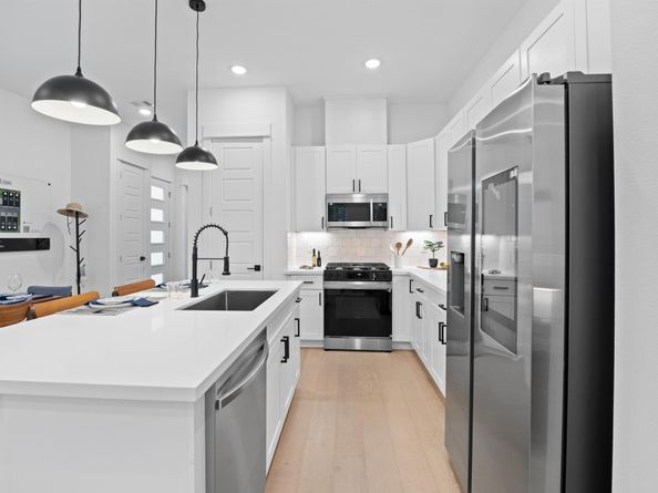 320 Neyland Street, Houston TX 77022