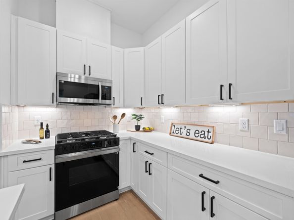 320 Neyland Street, Houston TX 77022