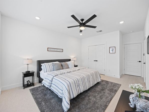 320 Neyland Street, Houston TX 77022