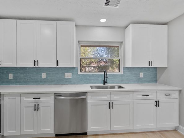 5531 Elm Tree Drive, Houston TX 77048